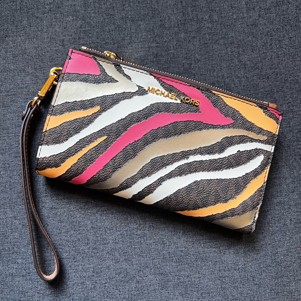 Michael Kors - Adele Metallic Zebra Logo Smartphone Wallet